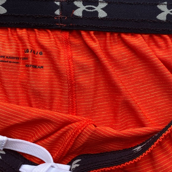 UNDER ARMOUR SHORT - Picture 7 of 9